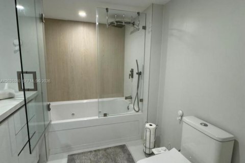 Condominio en alquiler en Miami Beach, Florida, 2 dormitorios, 97.55 m2 № 2085685 - foto 24