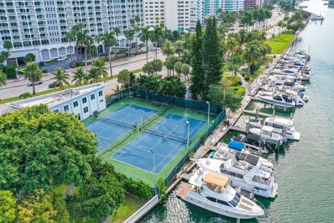 Condominio en alquiler en Miami Beach, Florida, 2 dormitorios, 97.55 m2 № 2085685 - foto 4