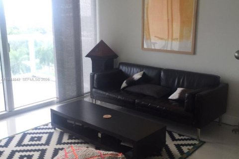 Кондоминиум с 1 спальней в Майами, Флорида № 2001409