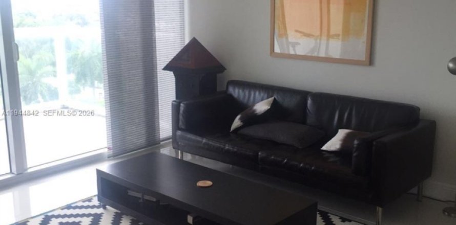 Кондоминиум с 1 спальней в Майами, Флорида № 2001409