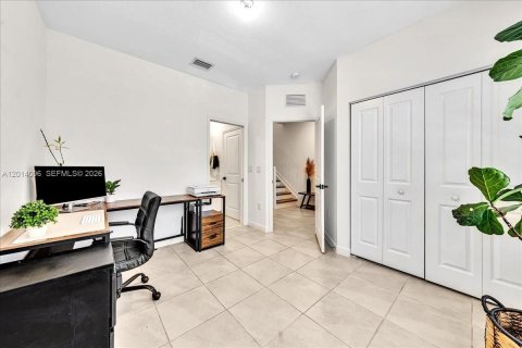 Adosado en alquiler en Miami, Florida, 3 dormitorios, 122.63 m2 № 2076404 - foto 22