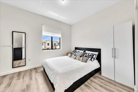 Adosado en alquiler en Miami, Florida, 3 dormitorios, 122.63 m2 № 2076404 - foto 17