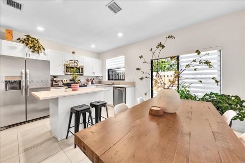 Adosado en alquiler en Miami, Florida, 3 dormitorios, 122.63 m2 № 2076404 - foto 4