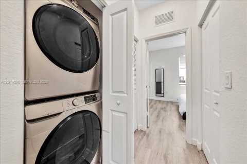 Adosado en alquiler en Miami, Florida, 3 dormitorios, 122.63 m2 № 2076404 - foto 26