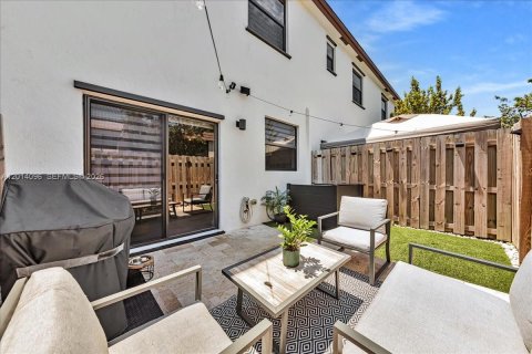 Adosado en alquiler en Miami, Florida, 3 dormitorios, 122.63 m2 № 2076404 - foto 28