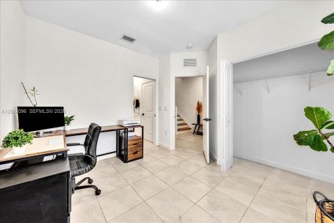 Adosado en alquiler en Miami, Florida, 3 dormitorios, 122.63 m2 № 2076404 - foto 23