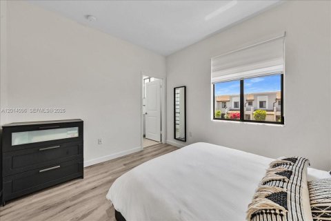 Adosado en alquiler en Miami, Florida, 3 dormitorios, 122.63 m2 № 2076404 - foto 19