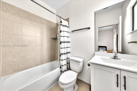 Adosado en alquiler en Miami, Florida, 3 dormitorios, 122.63 m2 № 2076404 - foto 25