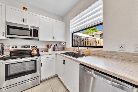 Adosado en alquiler en Miami, Florida, 3 dormitorios, 122.63 m2 № 2076404 - foto 9