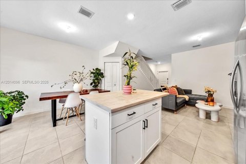 Adosado en alquiler en Miami, Florida, 3 dormitorios, 122.63 m2 № 2076404 - foto 7