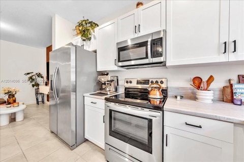 Adosado en alquiler en Miami, Florida, 3 dormitorios, 122.63 m2 № 2076404 - foto 6
