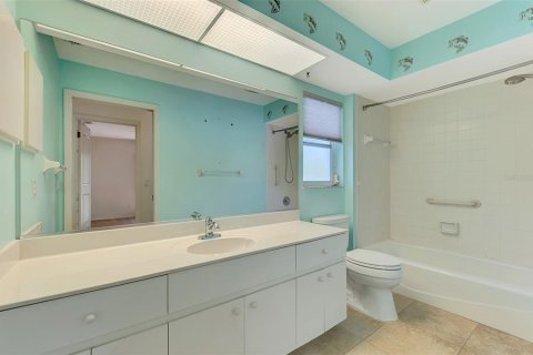 House in North Port, Florida 3 bedrooms, 208.94 sq.m. № 2224601 - photo 21