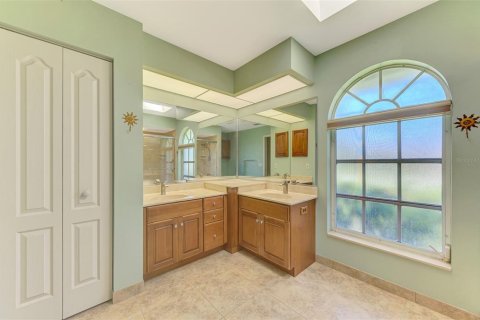 House in North Port, Florida 3 bedrooms, 208.94 sq.m. № 2224601 - photo 17
