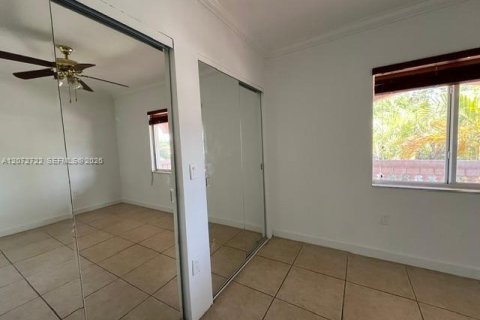 Villa ou maison à louer à Miami, Floride: 2 chambres, 379.69 m2 № 2309308 - photo 13