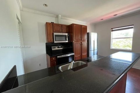 Villa ou maison à louer à Miami, Floride: 2 chambres, 379.69 m2 № 2309308 - photo 8