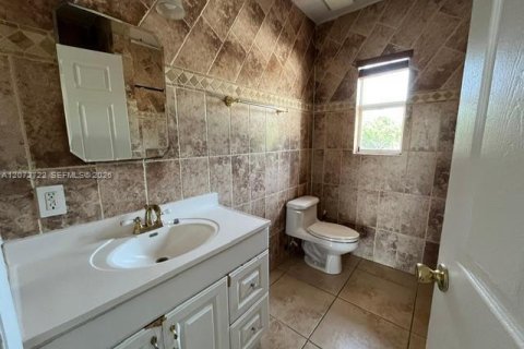 Villa ou maison à louer à Miami, Floride: 2 chambres, 379.69 m2 № 2309308 - photo 15