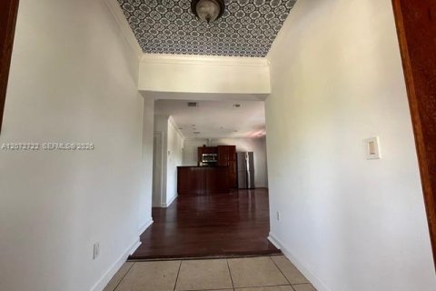 Villa ou maison à louer à Miami, Floride: 2 chambres, 379.69 m2 № 2309308 - photo 4
