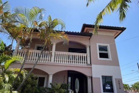 Villa ou maison à Miami, Floride 2 chambres, 379.69 m2 № 2309308