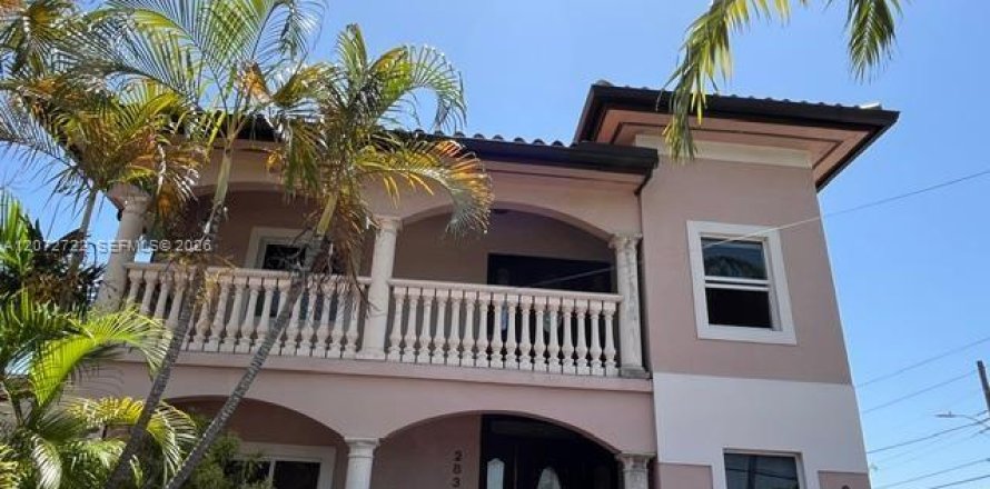 Villa ou maison à Miami, Floride 2 chambres, 379.69 m2 № 2309308