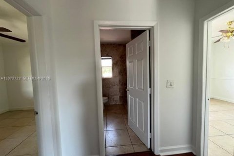 Villa ou maison à louer à Miami, Floride: 2 chambres, 379.69 m2 № 2309308 - photo 11