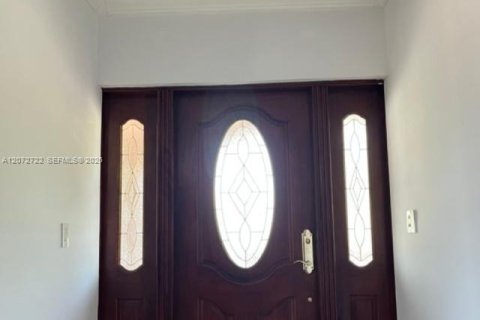Villa ou maison à louer à Miami, Floride: 2 chambres, 379.69 m2 № 2309308 - photo 5