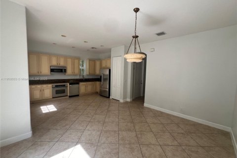 Снять в аренду таунхаус в Уэст-Палм-Бич, Флорида 3 спальни, 177.72м2, № 1967734 - фото 9