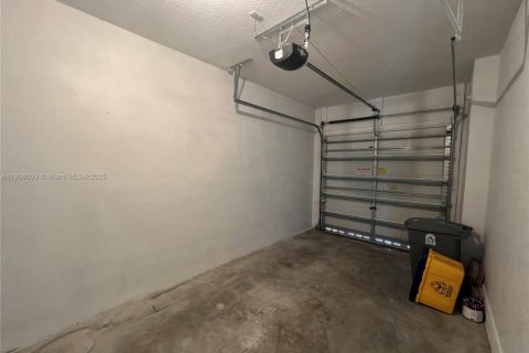 Снять в аренду таунхаус в Уэст-Палм-Бич, Флорида 3 спальни, 177.72м2, № 1967734 - фото 6