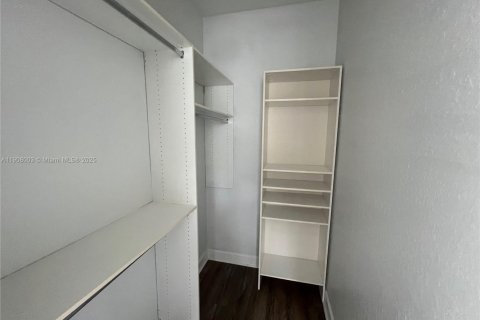 Снять в аренду таунхаус в Уэст-Палм-Бич, Флорида 3 спальни, 177.72м2, № 1967734 - фото 18