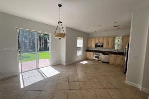 Снять в аренду таунхаус в Уэст-Палм-Бич, Флорида 3 спальни, 177.72м2, № 1967734 - фото 10