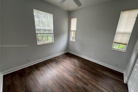 Снять в аренду таунхаус в Уэст-Палм-Бич, Флорида 3 спальни, 177.72м2, № 1967734 - фото 17