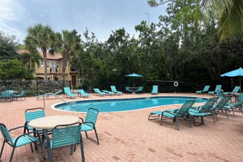 Снять в аренду таунхаус в Уэст-Палм-Бич, Флорида 3 спальни, 177.72м2, № 1967734 - фото 5