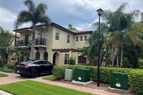 Снять в аренду таунхаус в Уэст-Палм-Бич, Флорида 3 спальни, 177.72м2, № 1967734 - фото 3