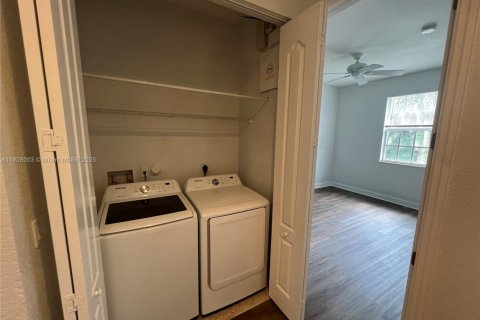 Снять в аренду таунхаус в Уэст-Палм-Бич, Флорида 3 спальни, 177.72м2, № 1967734 - фото 16