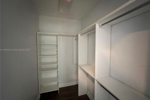 Снять в аренду таунхаус в Уэст-Палм-Бич, Флорида 3 спальни, 177.72м2, № 1967734 - фото 21