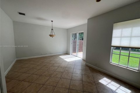 Снять в аренду таунхаус в Уэст-Палм-Бич, Флорида 3 спальни, 177.72м2, № 1967734 - фото 11