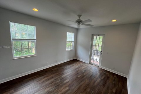 Снять в аренду таунхаус в Уэст-Палм-Бич, Флорида 3 спальни, 177.72м2, № 1967734 - фото 14