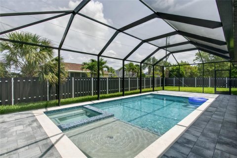 Casa en venta en Cape Coral, Florida, 4 dormitorios, 195.84 m2 № 2092384 - foto 19