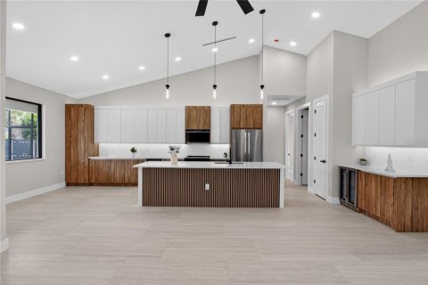 Casa en venta en Cape Coral, Florida, 4 dormitorios, 195.84 m2 № 2092384 - foto 2