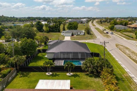 Casa en venta en Cape Coral, Florida, 4 dormitorios, 195.84 m2 № 2092384 - foto 6
