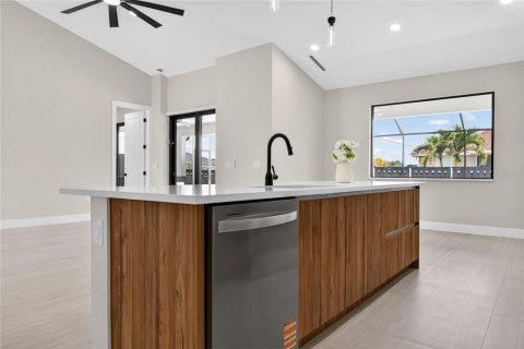 Casa en venta en Cape Coral, Florida, 4 dormitorios, 195.84 m2 № 2092384 - foto 16