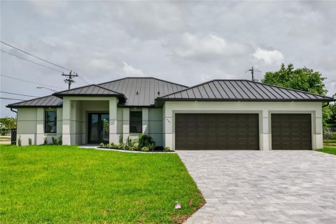 Casa en Cape Coral, Florida 4 dormitorios, 195.84 m2 № 2092384