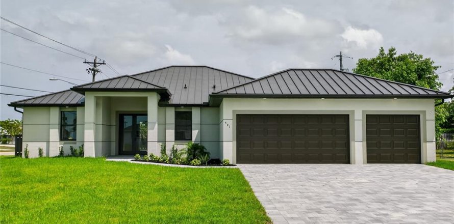 Casa en Cape Coral, Florida 4 dormitorios, 195.84 m2 № 2092384