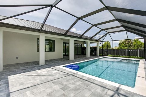 Casa en venta en Cape Coral, Florida, 4 dormitorios, 195.84 m2 № 2092384 - foto 21