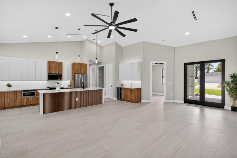 Casa en venta en Cape Coral, Florida, 4 dormitorios, 195.84 m2 № 2092384 - foto 11