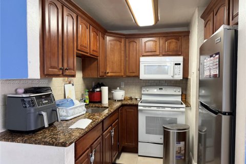 Copropriété à louer à Miami, Floride: 2 chambres, 77.57 m2 № 1999720 - photo 6