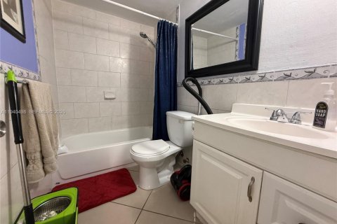 Copropriété à louer à Miami, Floride: 2 chambres, 77.57 m2 № 1999720 - photo 23