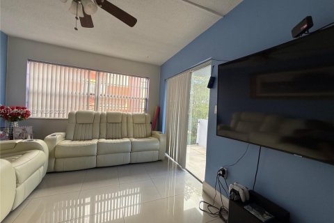 Copropriété à louer à Miami, Floride: 2 chambres, 77.57 m2 № 1999720 - photo 4