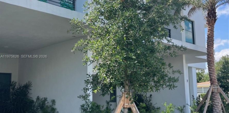 Townhouse in Hollywood, Florida 3 bedrooms, 139.35 sq.m. № 2038496