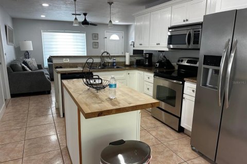 House in Venice, Florida 3 bedrooms, 118.08 sq.m. № 2230261 - photo 5