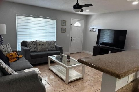 House in Venice, Florida 3 bedrooms, 118.08 sq.m. № 2230261 - photo 3